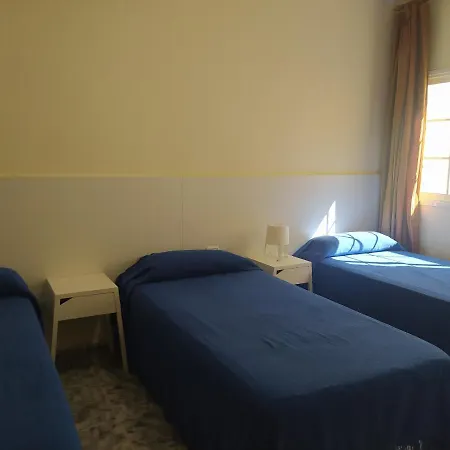 La 2 Apartment *