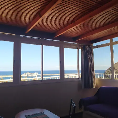 La 2 Apartment *