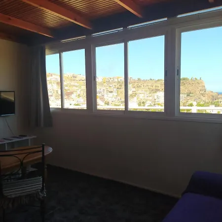 La 2 Apartment