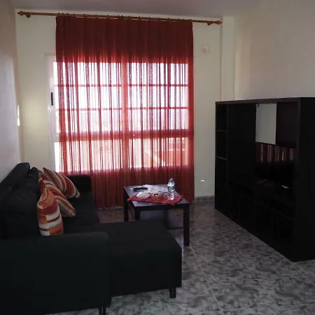 La 2 Apartment *